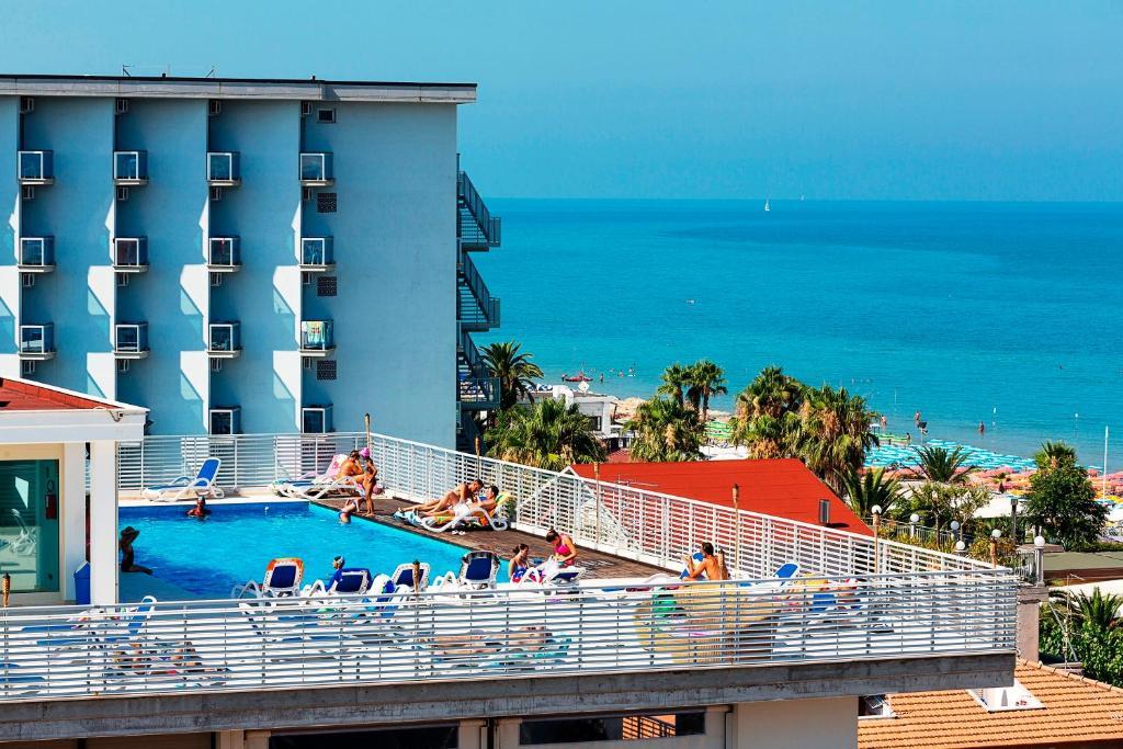 Medi Garden Hotel&Residence Alba Adriatica Extérieur photo